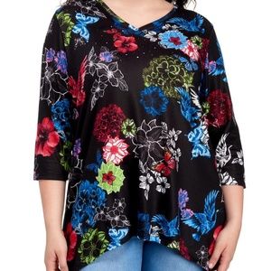 ONQUE WOMAN Women's Plus Floral Sharkbite TUNIC